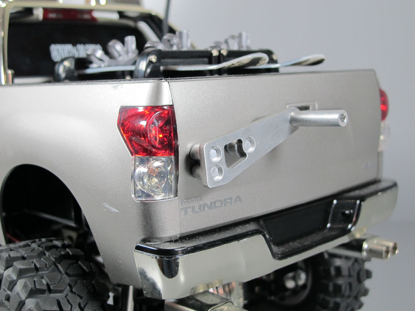 New "TOY" Aluminum Rear Spare Tire Rack Mount Stand for Tamiya Toy R/C 1/10 Ford F350 Tundra Hilux Blackfoot Super Clodbuster Bullhead King Grand Knight Hauler Truck