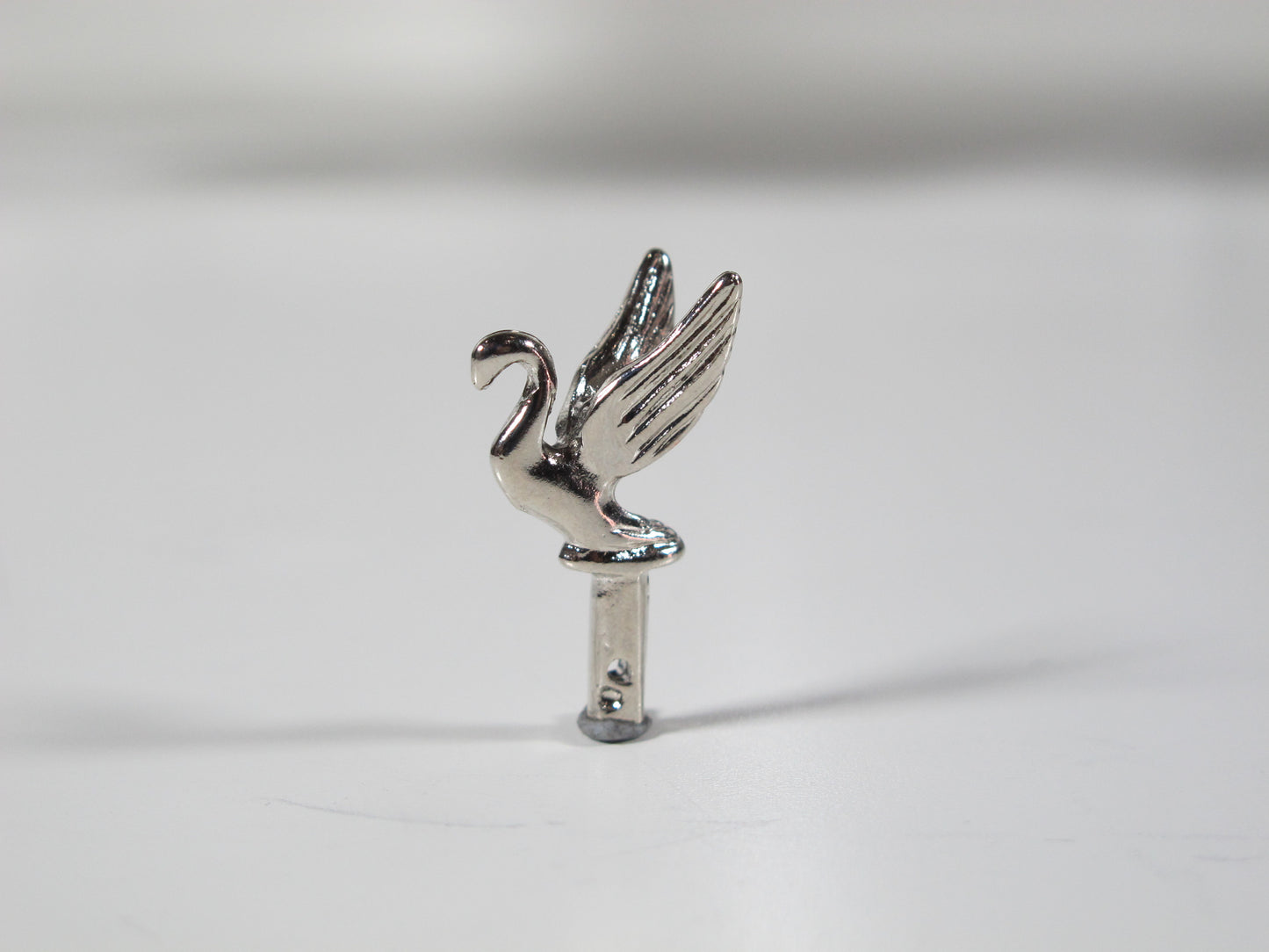 Front Hood 2.4cm Grill Ornament Emblem Swan for Tamiya R/C Toy 1/14 King Hauler Grand Hauler Aeromax Knight Hauler Cascadia Semi Truck