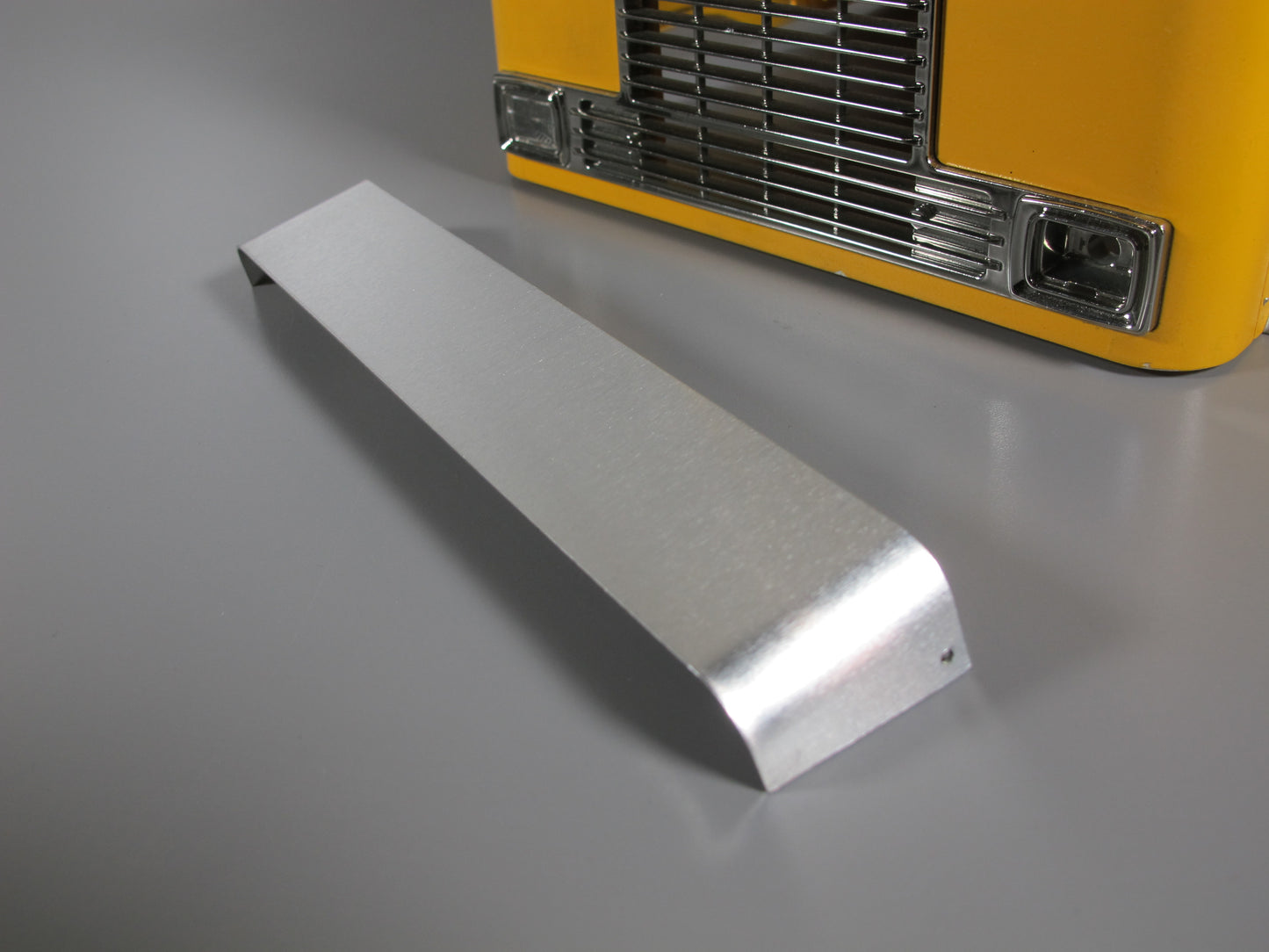 Aluminum Front Windshield Sun Visor Block Plate for Tamiya R/C Toy 1/14 Globeliner Semi Tractor Truck Globe Liner