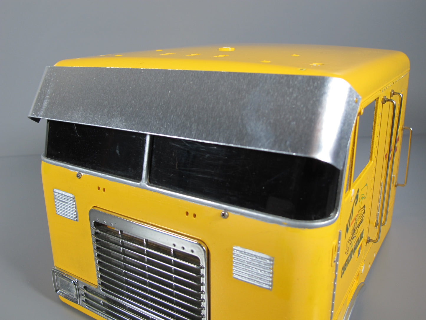 Aluminum Front Windshield Sun Visor Block Plate for Tamiya R/C Toy 1/14 Globeliner Semi Tractor Truck Globe Liner