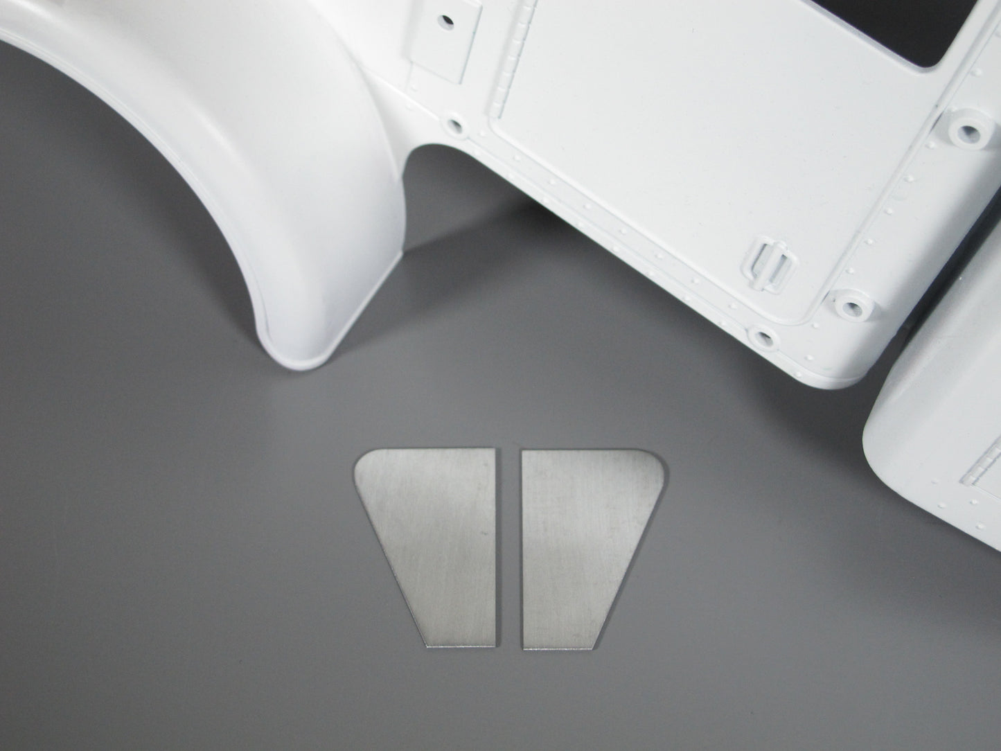 Pair Aluminum Intake Hole Pipe Block off Plate Trim for Tamiya R/C Toy 1/14 King Hauler Grand Hauler