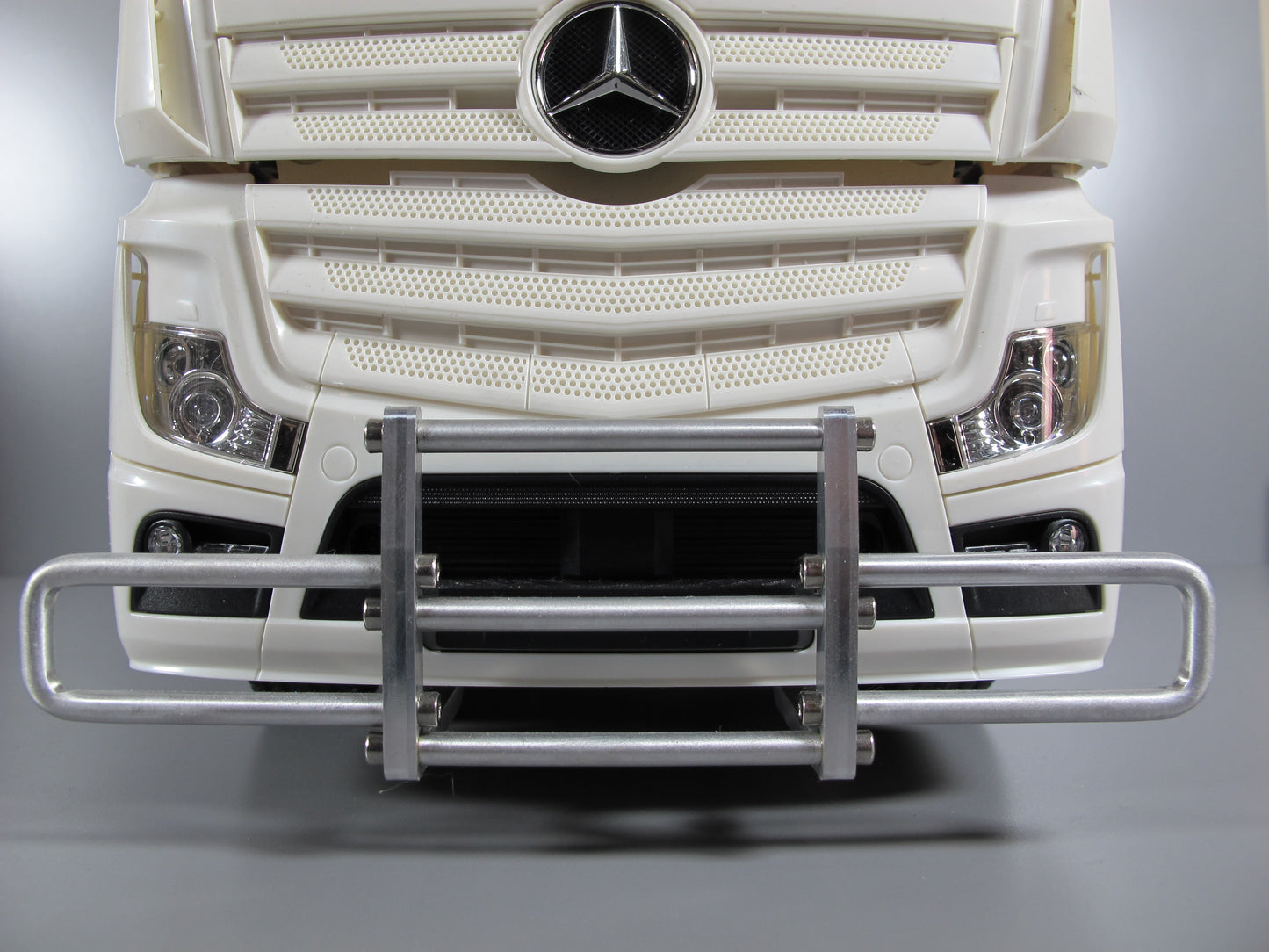 Aluminum Front Bumper Protection Guard Bull Bar Style Tamiya R/C Toy 1/14 Volvo Globetrotter FH12 Mercedes Benz Actros Man