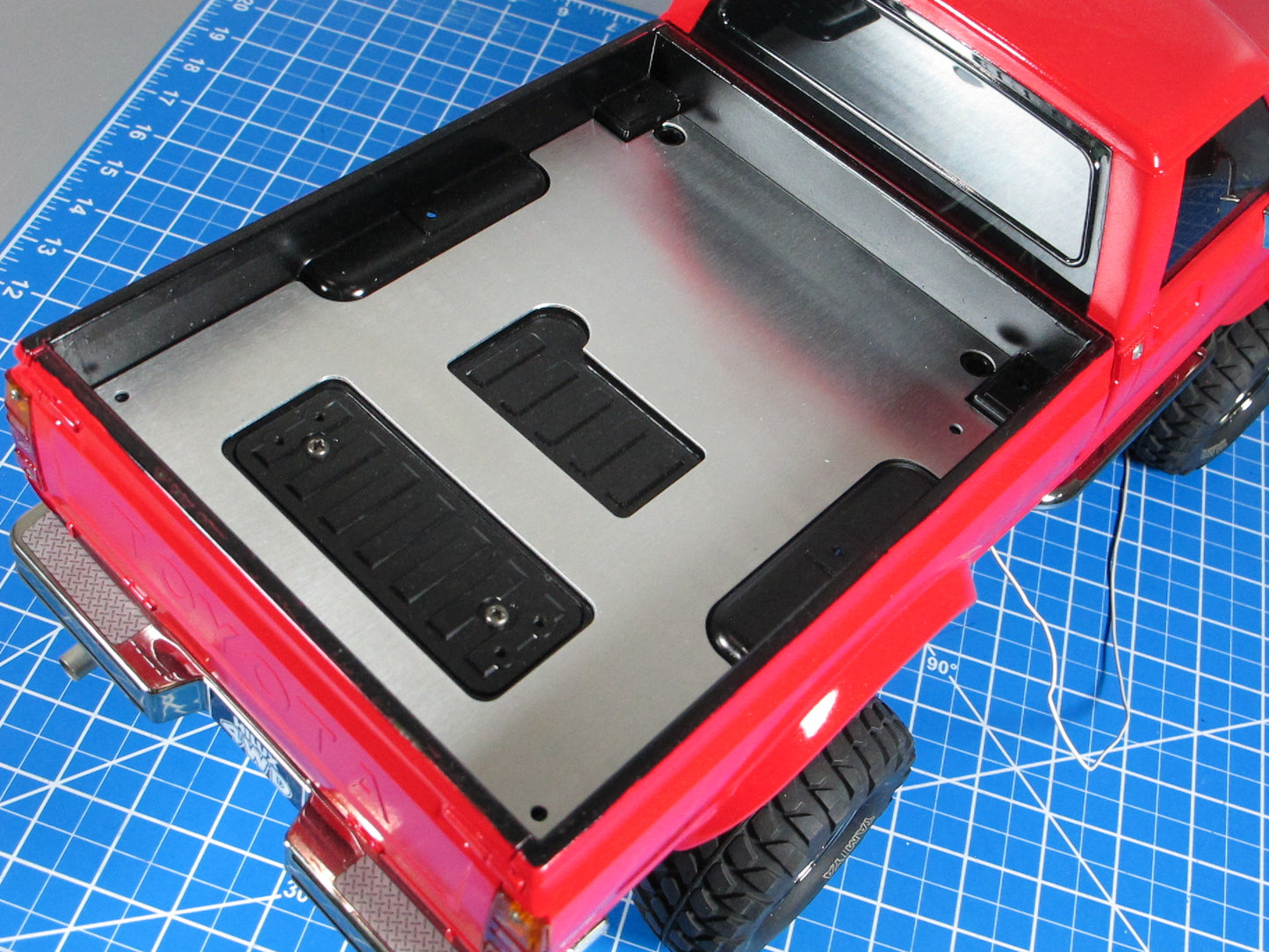 Aluminum Rear Bed Liner Trunk Cover Plate for Tamiya R/C Toy 1/10 Toyota Bruiser Hilux