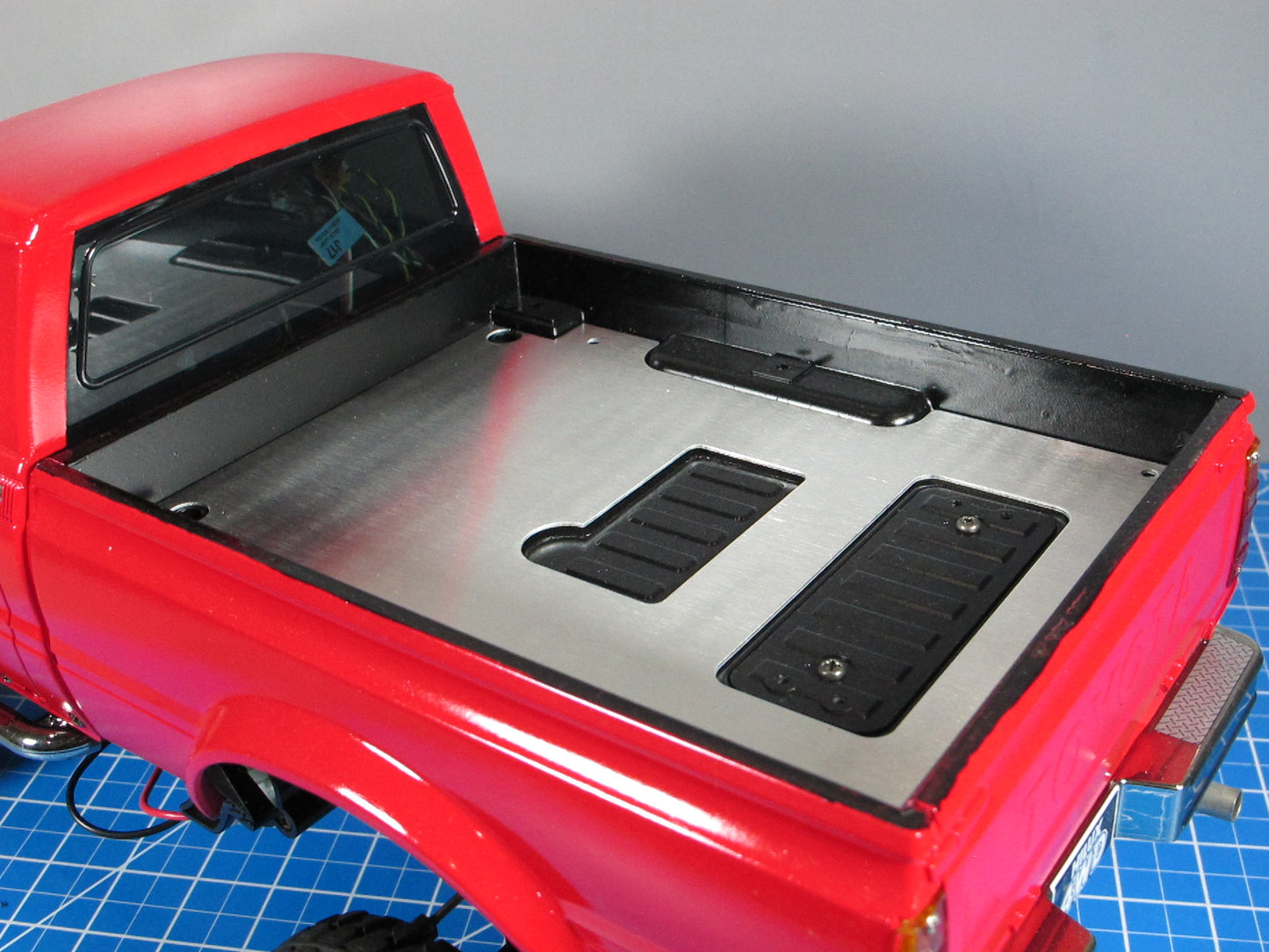 Aluminum Rear Bed Liner Trunk Cover Plate for Tamiya R/C Toy 1/10 Toyota Bruiser Hilux