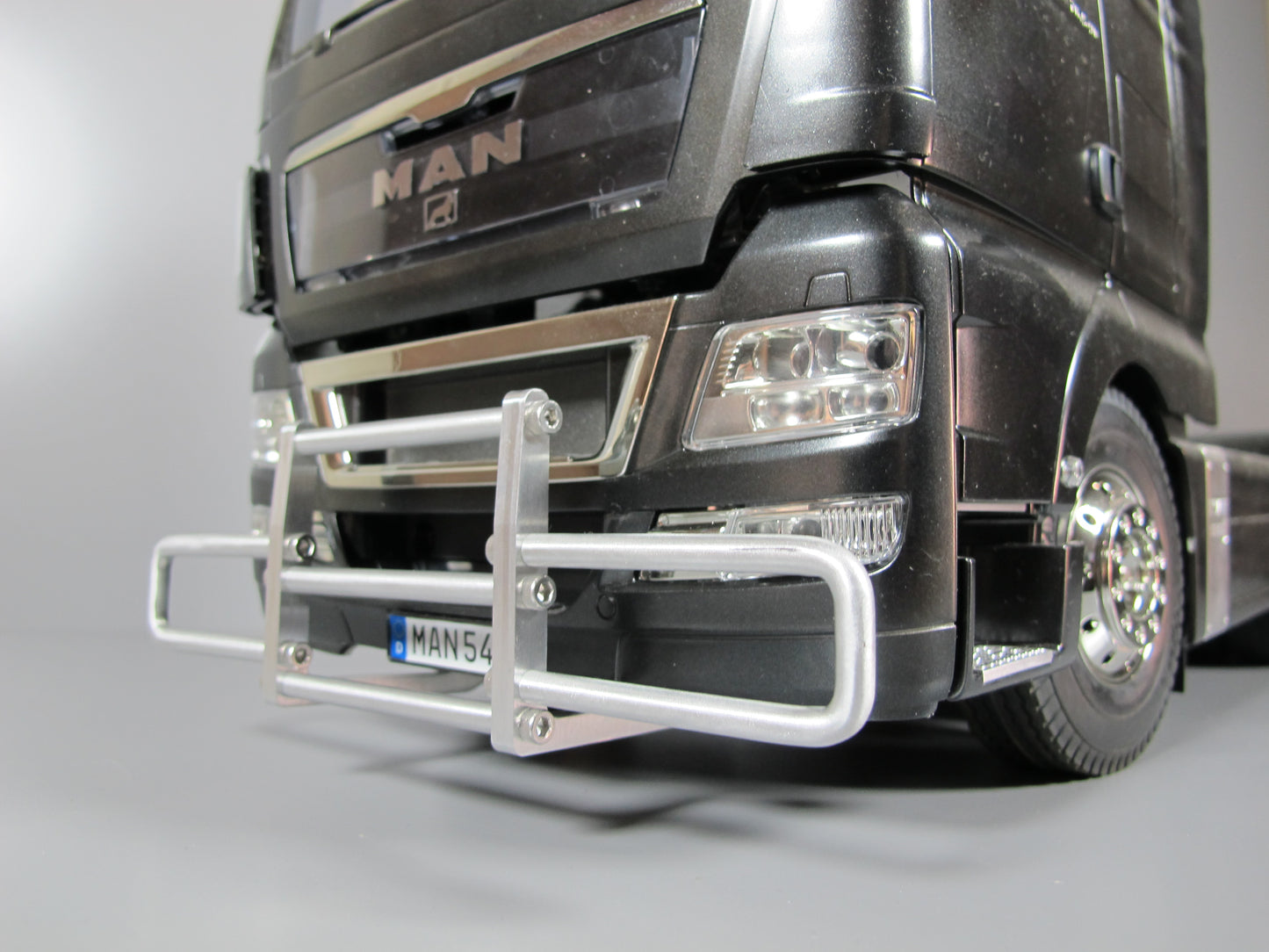 Aluminum Front Bumper Protection Guard Bull Bar Style Tamiya R/C Toy 1/14 Volvo Globetrotter FH12 Mercedes Benz Actros Man