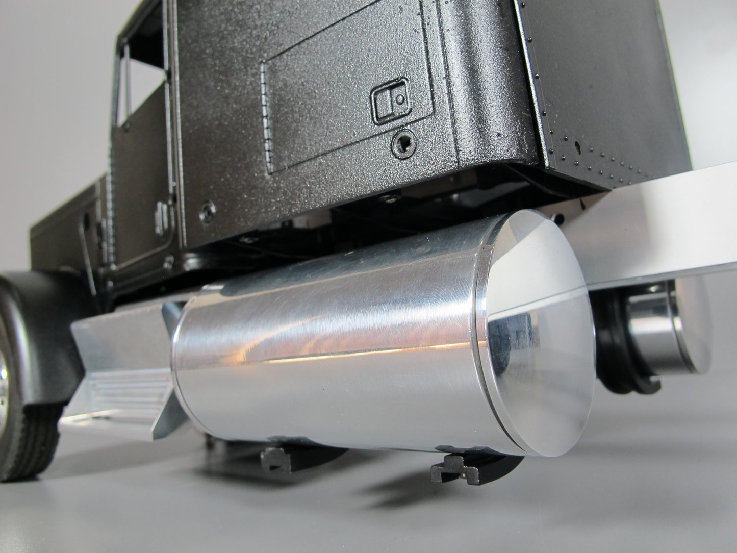 Pair 4 inch Simulate Toy Fuel Oil Gas Tanks for Tamiya R/C Toy 1/14 Grand Hauler King Hauler Globeliner Knight Hauler Semi Truck