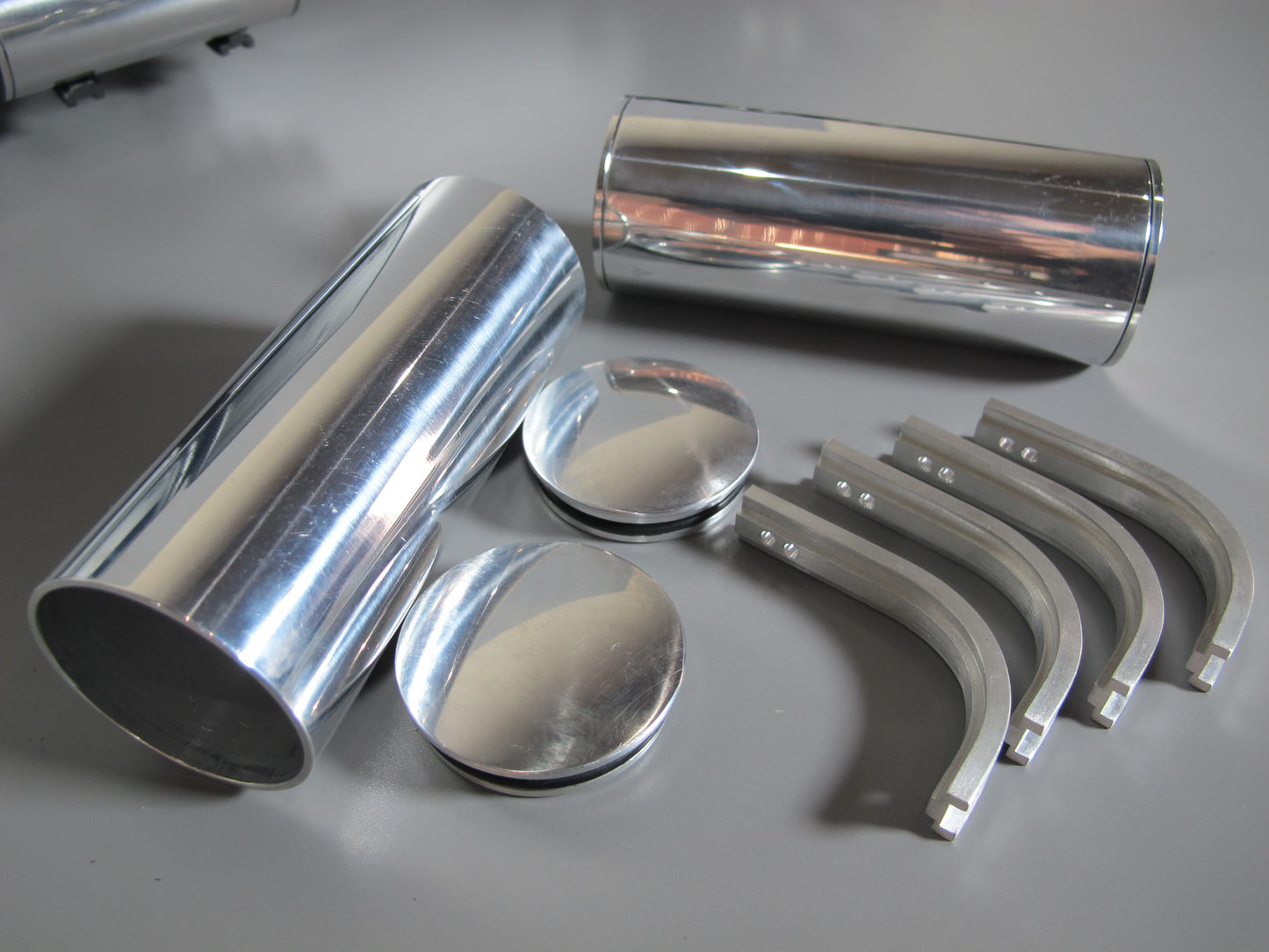 Pair 5 inch Simulate Fuel Gas Tanks +4x Chassis Mount Bracket Set for Tamiya R/C Toy 1/14 Knight Grand Hauler King Hauler Globeliner Semi Truck