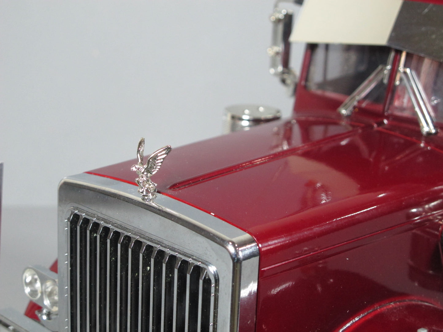 Front Hood 2.4cm Grill Ornament Emblem Eagle Tamiya Toy R/C 1/14 King Hauler Grand Knight Hauler Cascadia Aeromax Semi Truck