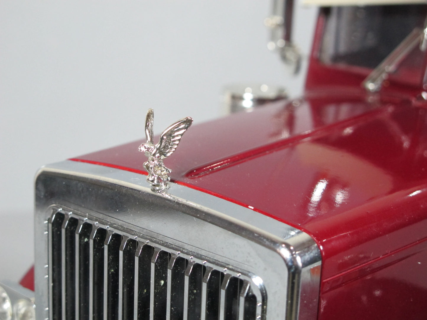 Front Hood 2.4cm Grill Ornament Emblem Eagle Tamiya Toy R/C 1/14 King Hauler Grand Knight Hauler Cascadia Aeromax Semi Truck
