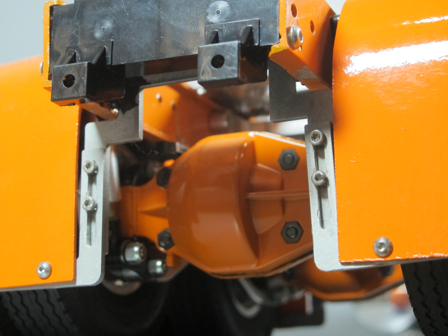 Pair Aluminum Fender Frame Chassis Lower Mount Bracket for Tamiya R/C Toy 1/14 Semi King Hauler Grand Hauler Globeliner