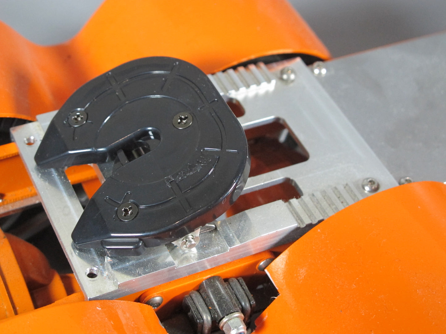 Aluminum 5th Fifth Wheel 3D Coupler Chassis Mount Plate for Tamiya R/C Toy 1/14 King Hauler Knight Hauler Grand Hauler Globeliner Volvo Scania Actrocs Cascadia