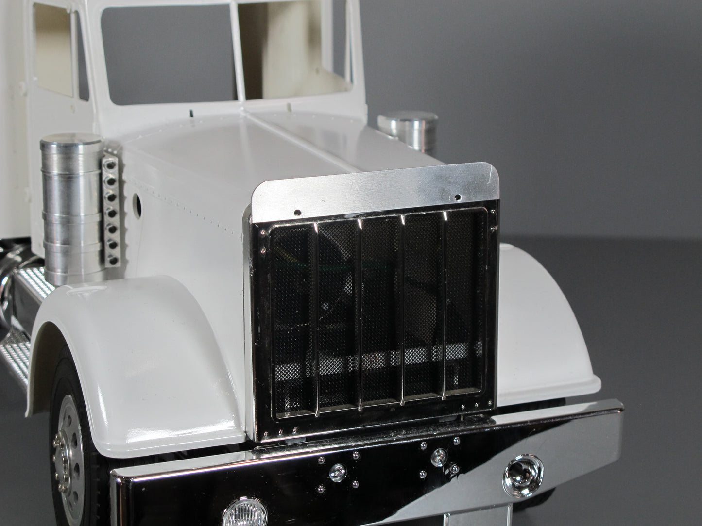Aluminum Front Hood Rock Stone Deflector Mount Plate for Tamiya R/C Toy 1/14 King Hauler Grand Hauler Knight Hauler Ford F350 Toyota Tundra