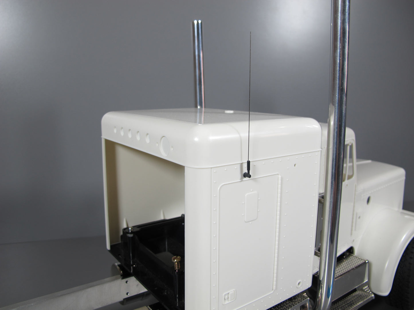 Single Side Mount Simulate CB Antenna for Tamiya Toy R/C 1/14 King Hauler Knight Hauler Grand Hauler Cascadia Scania Aeromax Globeliner Actros