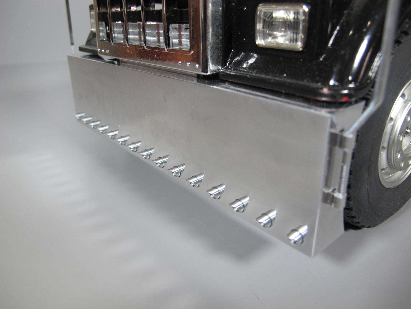 Aluminum Front Bumper with Side Antenna + Cross Member for 1/14 R/C Tamiya 1/14 King Hauler Grand Hauler Knight Hauler Globeliner