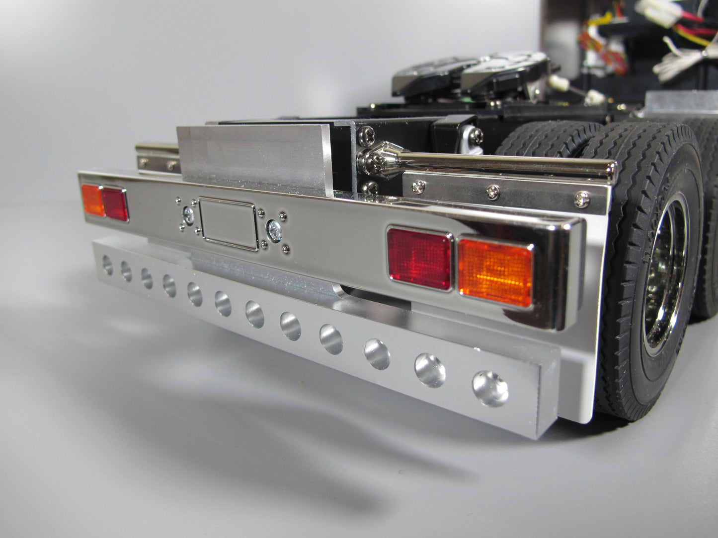 Aluminum Rear T-Bar Style Bumper Guard with Light holes for Tamiya R/C 1/14 King Hauler Grand Hauler Globeliner Semi Truck