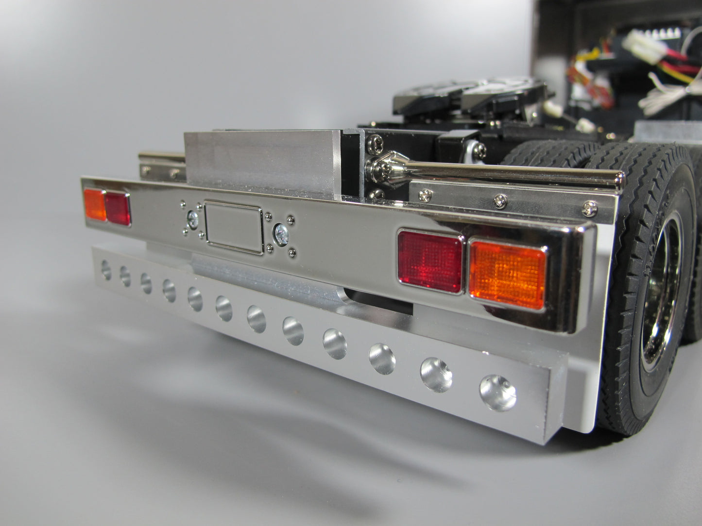 Aluminum Rear T-Bar Style Bumper Guard with Light holes for Tamiya R/C 1/14 King Hauler Grand Hauler Globeliner Semi Truck