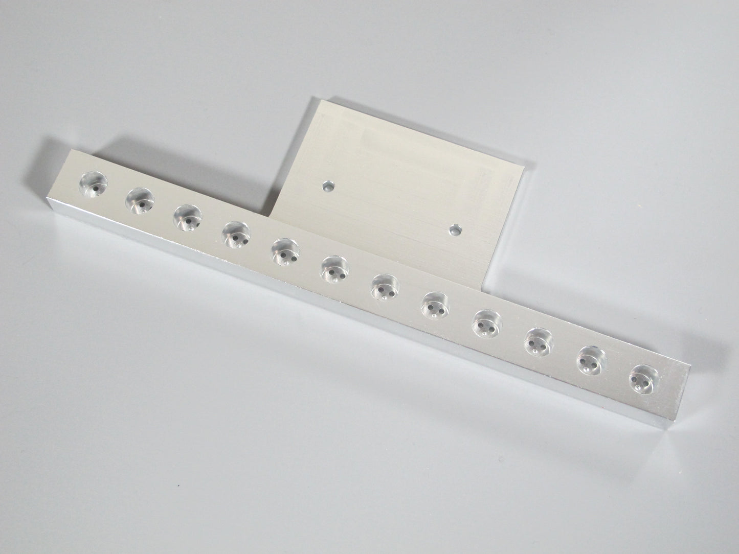 Aluminum Rear T-Bar Style Bumper Guard with Light holes for Tamiya R/C 1/14 King Hauler Grand Hauler Globeliner Semi Truck