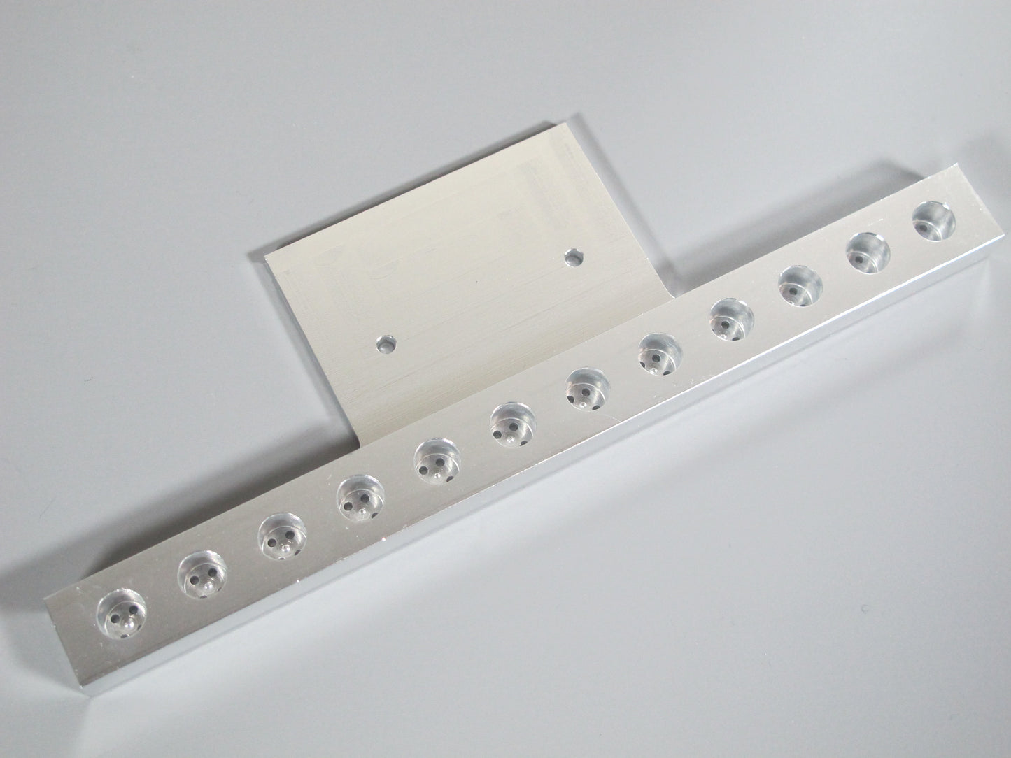Aluminum Rear T-Bar Style Bumper Guard with Light holes for Tamiya R/C 1/14 King Hauler Grand Hauler Globeliner Semi Truck