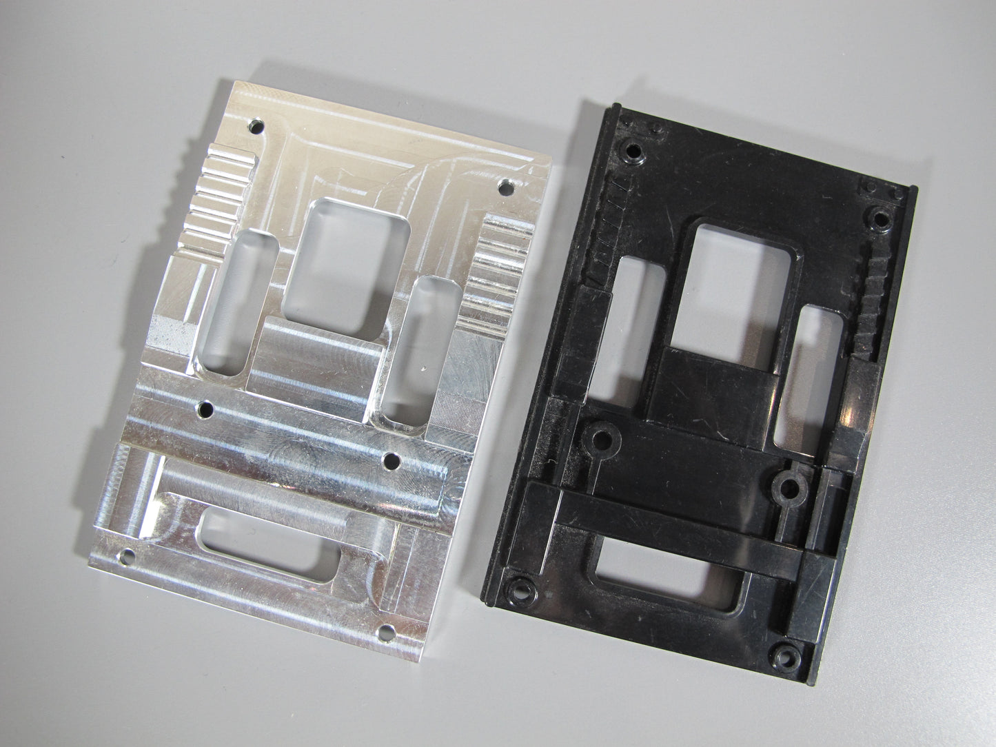 Aluminum 5th Fifth Wheel 3D Coupler Chassis Mount Plate for Tamiya R/C Toy 1/14 King Hauler Knight Hauler Grand Hauler Globeliner Volvo Scania Actrocs Cascadia