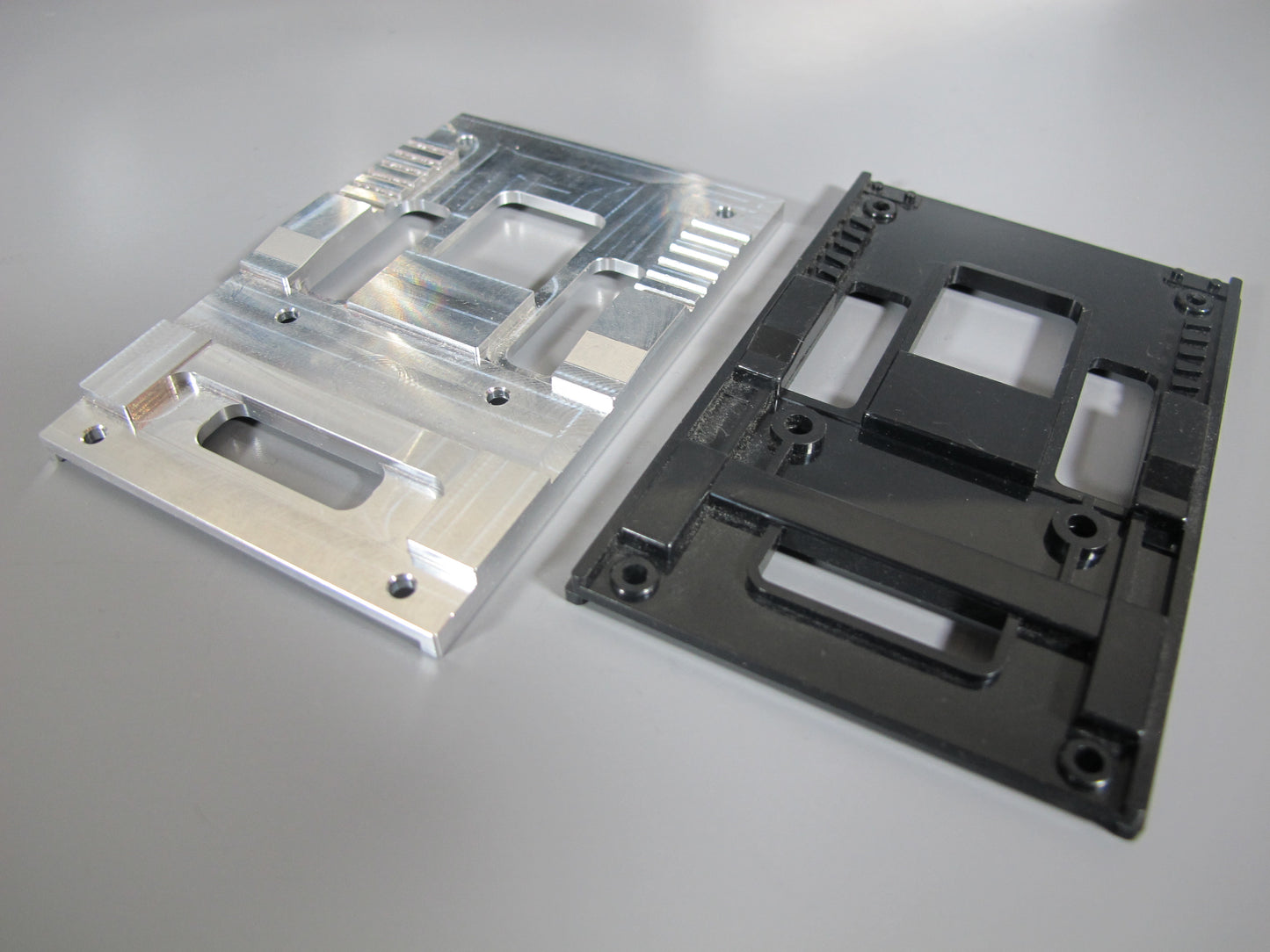 Aluminum 5th Fifth Wheel 3D Coupler Chassis Mount Plate for Tamiya R/C Toy 1/14 King Hauler Knight Hauler Grand Hauler Globeliner Volvo Scania Actrocs Cascadia