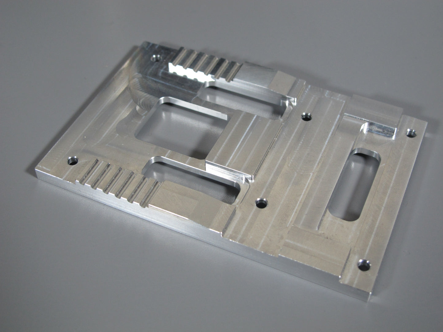 Aluminum 5th Fifth Wheel 3D Coupler Chassis Mount Plate for Tamiya R/C Toy 1/14 King Hauler Knight Hauler Grand Hauler Globeliner Volvo Scania Actrocs Cascadia