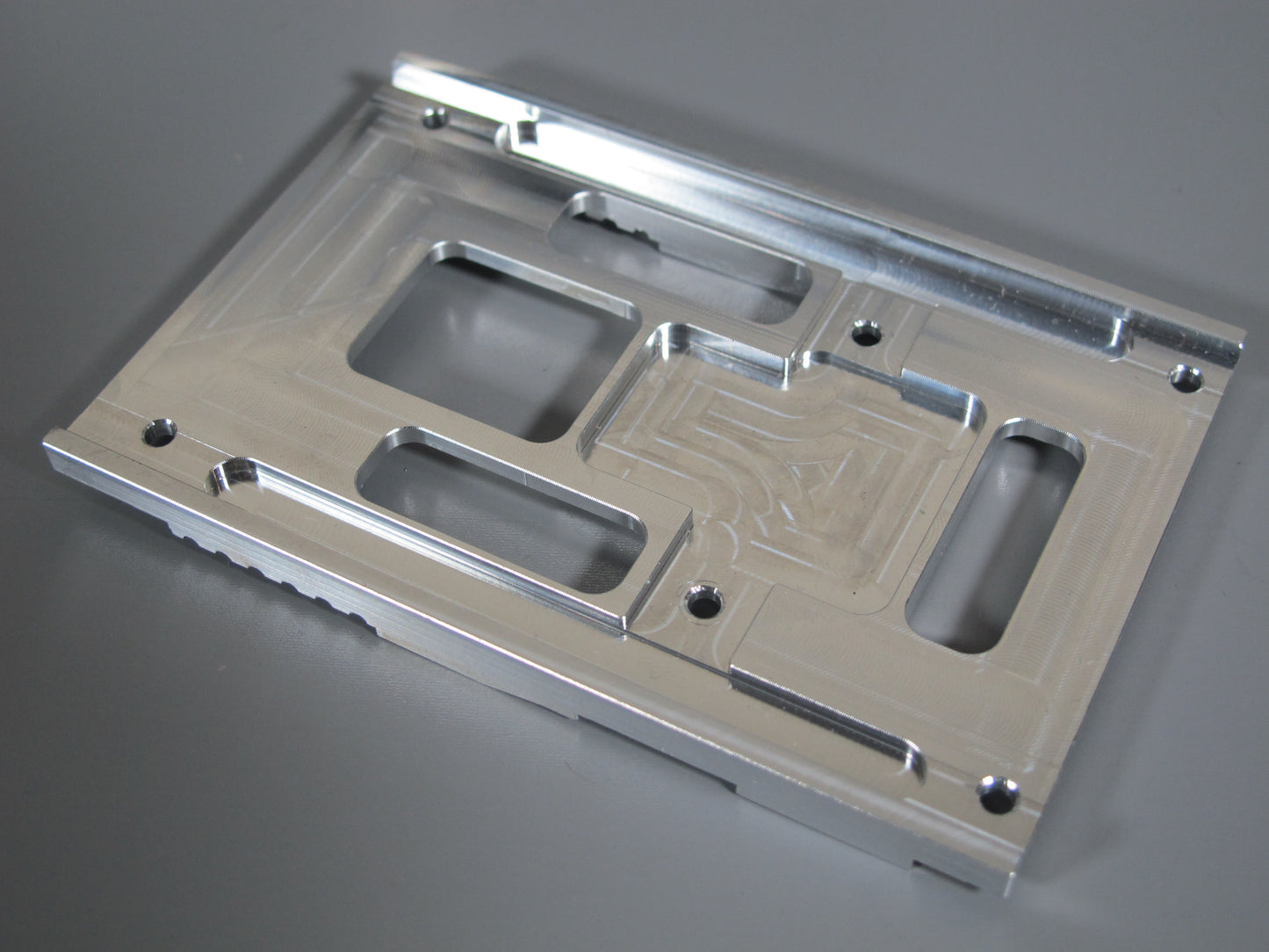 Aluminum 5th Fifth Wheel 3D Coupler Chassis Mount Plate for Tamiya R/C Toy 1/14 King Hauler Knight Hauler Grand Hauler Globeliner Volvo Scania Actrocs Cascadia