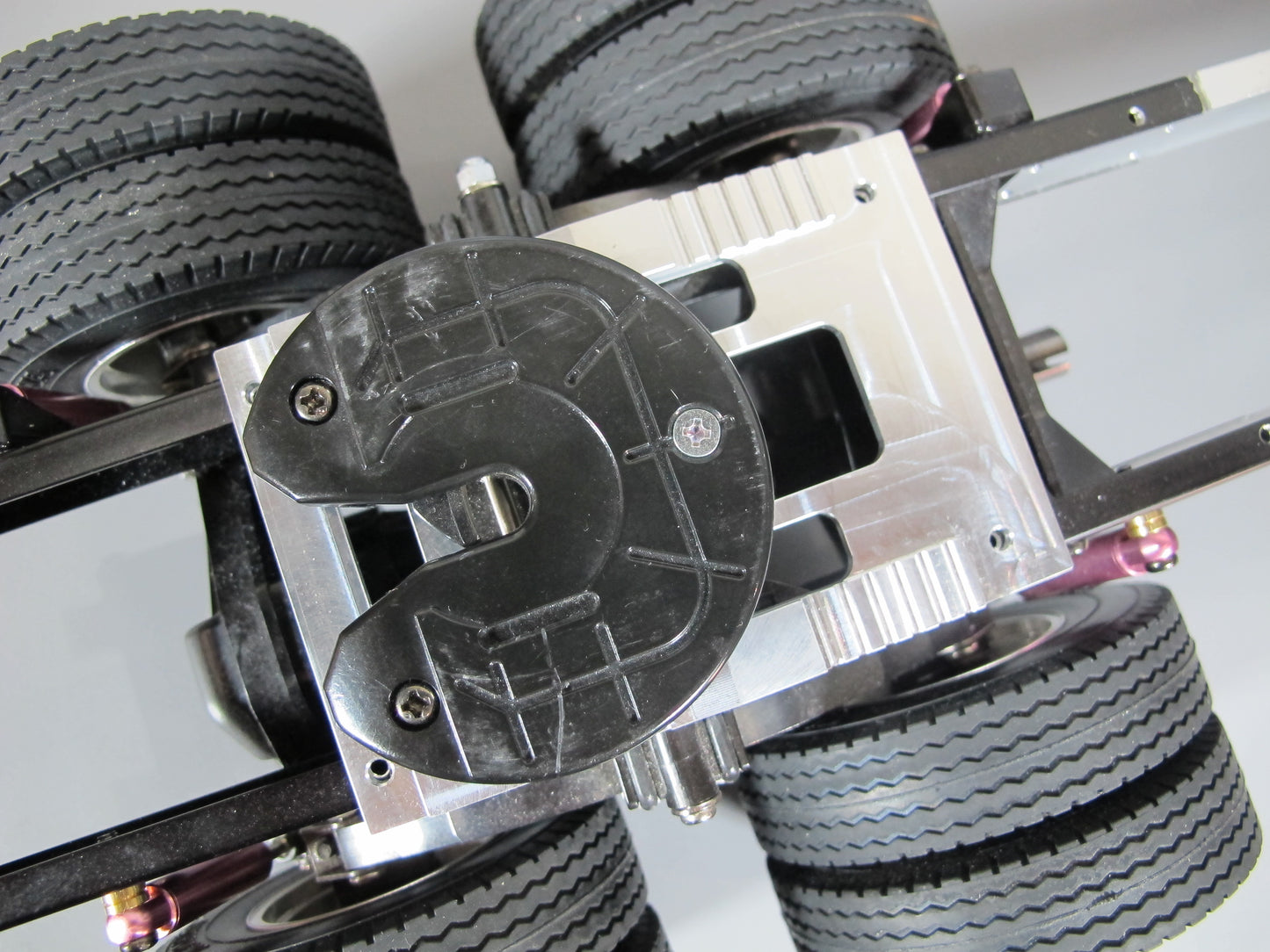 Aluminum 5th Fifth Wheel 3D Coupler Chassis Mount Plate for Tamiya R/C Toy 1/14 King Hauler Knight Hauler Grand Hauler Globeliner Volvo Scania Actrocs Cascadia