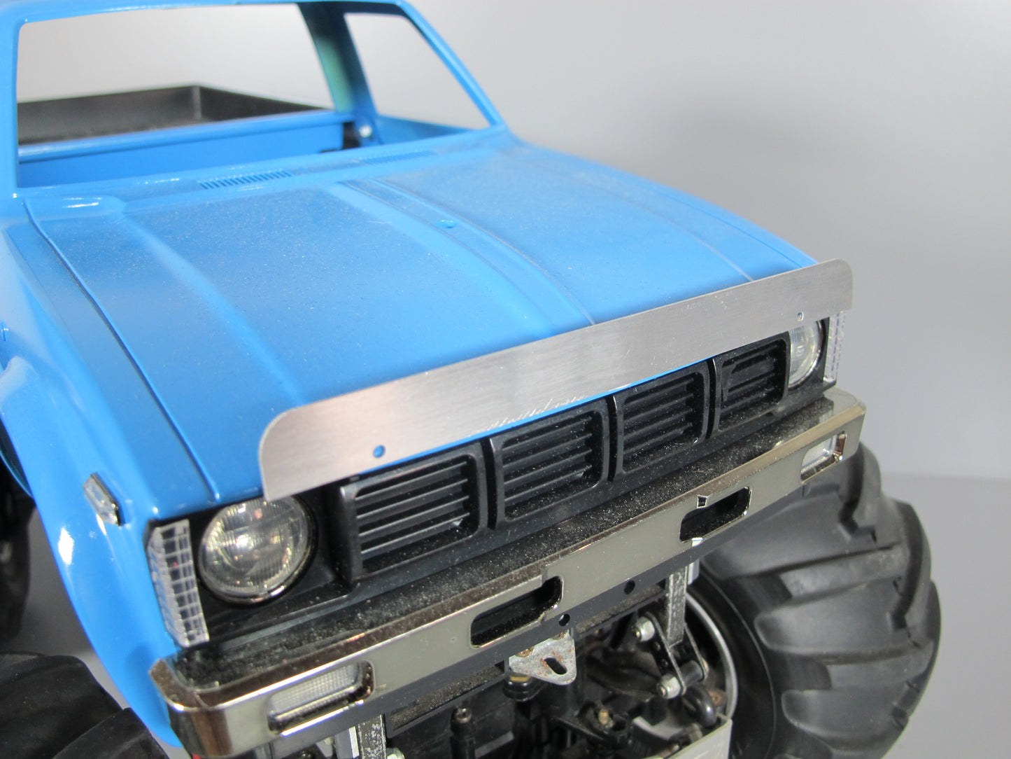 Aluminum Front Hood Rock Bug Deflector Mount Plate for Tamiya Toy R/C 1/10 Toyota Hilux Bruiser Super Clodbuster Blackfoot