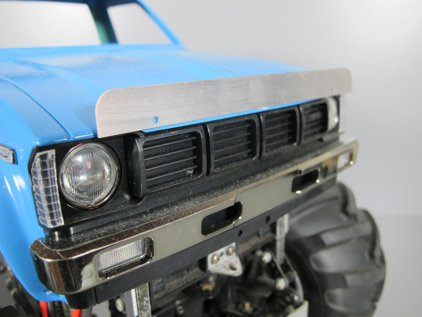 Aluminum Front Hood Rock Bug Deflector Mount Plate for Tamiya Toy R/C 1/10 Toyota Hilux Bruiser Super Clodbuster Blackfoot