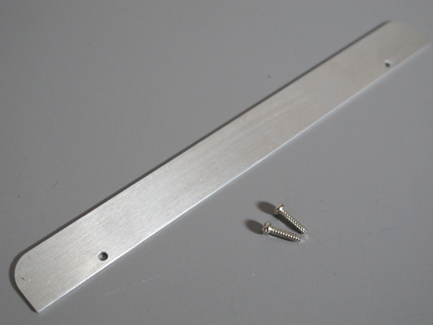 Aluminum Front Hood Rock Bug Deflector Mount Plate for Tamiya Toy R/C 1/10 Toyota Hilux Bruiser Super Clodbuster Blackfoot