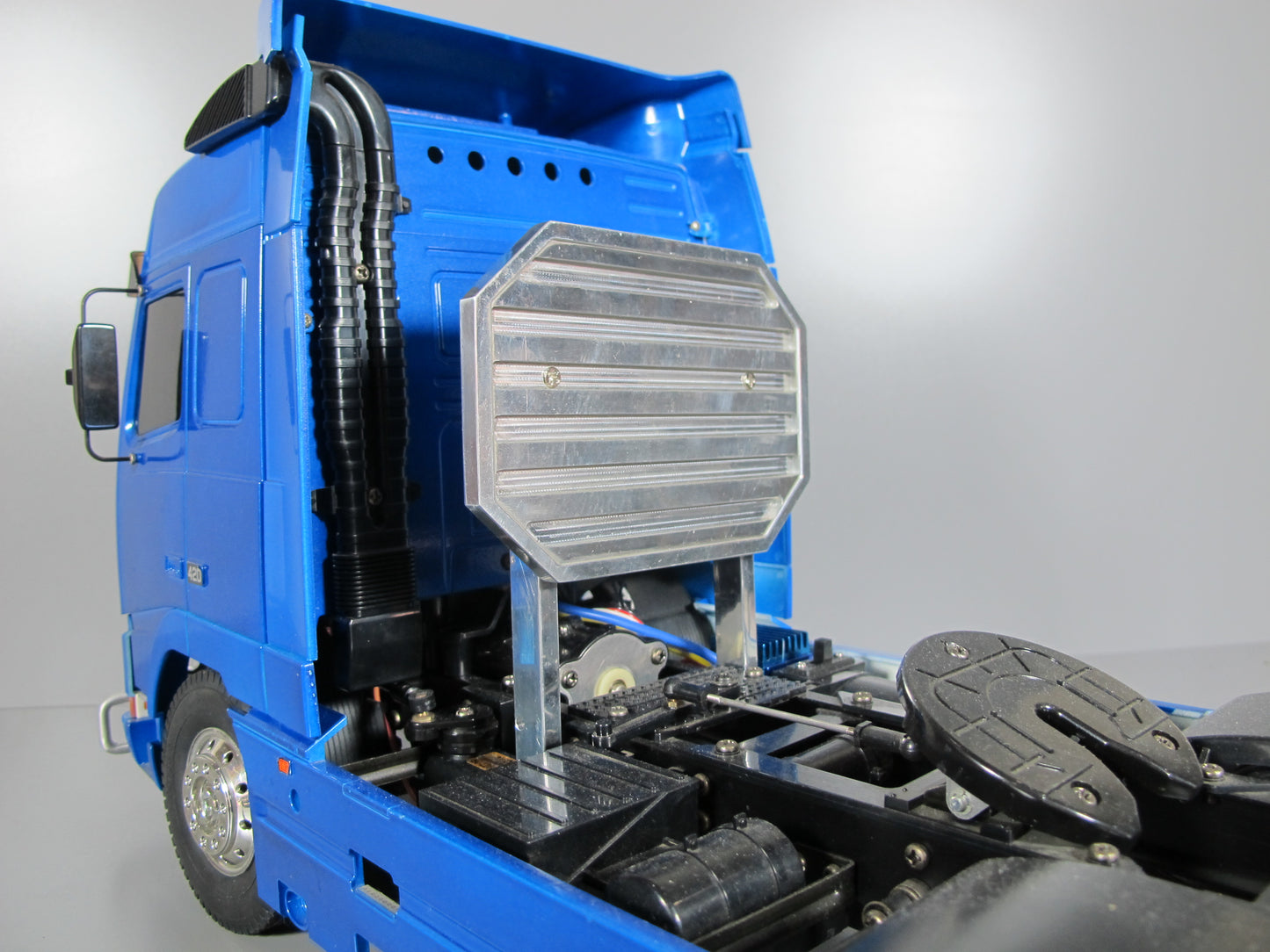 Aluminum Rear Back Chassis Mount Headache Rack Stand Plate for Tamiya R/C Toy 1/14 King Hauler Knight Hauler Grand Hauler Semi Globeliner Scania Freightliner Aeromax