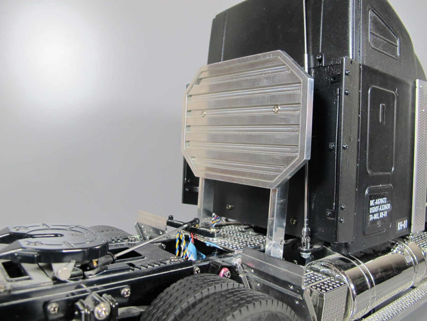 Aluminum Rear Back Chassis Mount Headache Rack Stand Plate for Tamiya R/C Toy 1/14 King Hauler Knight Hauler Grand Hauler Semi Globeliner Scania Freightliner Aeromax