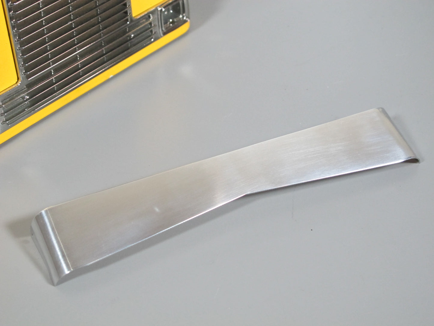 Aluminum Bowtie Style Sun Visor Block Mount Plate for Tamiya R/C 1/14 GlobeLiner Semi Truck