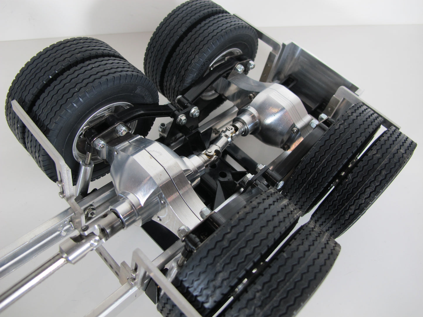 Aluminum Rear + Mid Axles Case Housing Cover for Tamiya Toy R/C 1/14 King Hauler Knight Hauler Grand Hauler Globeliner Scania Cascadia Actros