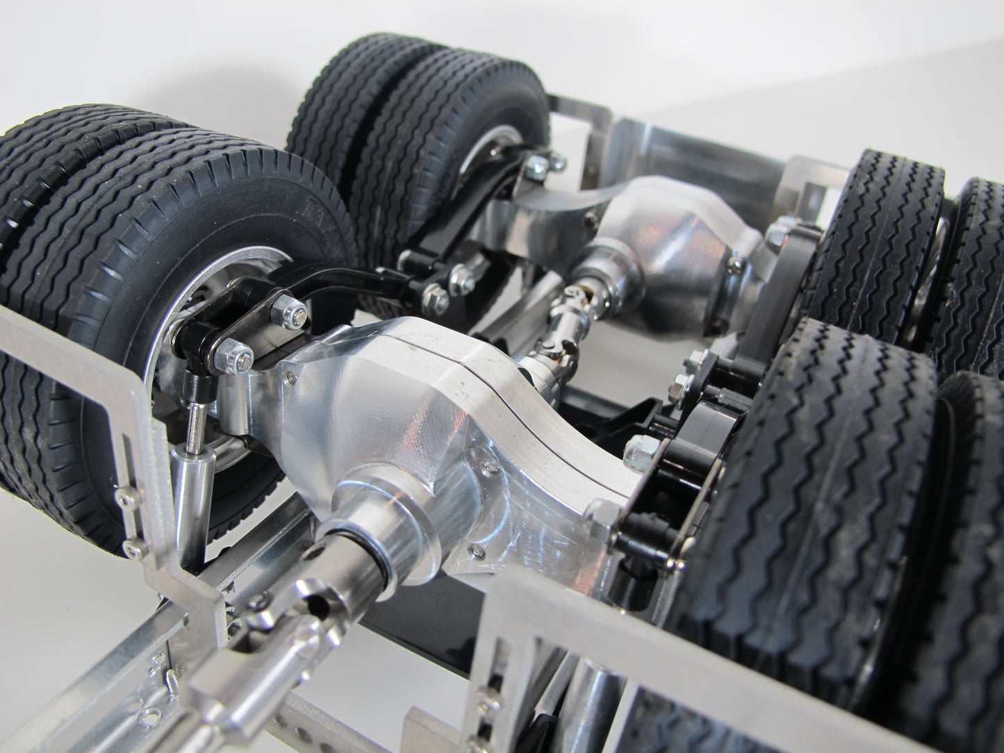 Aluminum Rear + Mid Axles Case Housing Cover for Tamiya Toy R/C 1/14 King Hauler Knight Hauler Grand Hauler Globeliner Scania Cascadia Actros