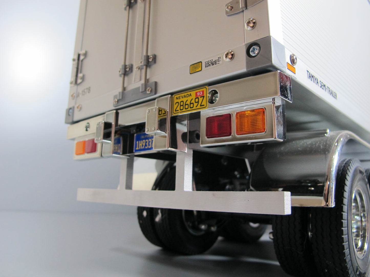 Rear Aluminum Lower Chassis Mount Bumper Protector Bar for Tamiya 1/14 R/C Toy Semi Tank Fuel Box Trailer Flatbed