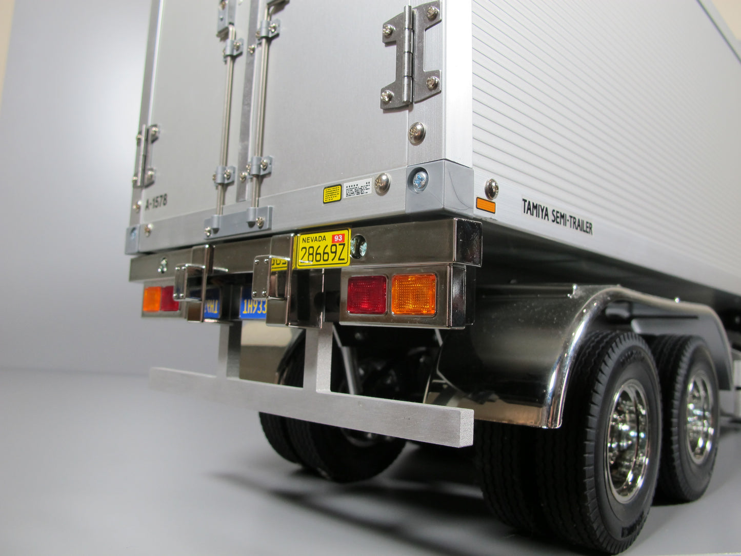 Rear Aluminum Lower Chassis Mount Bumper Protector Bar for Tamiya 1/14 R/C Toy Semi Tank Fuel Box Trailer Flatbed