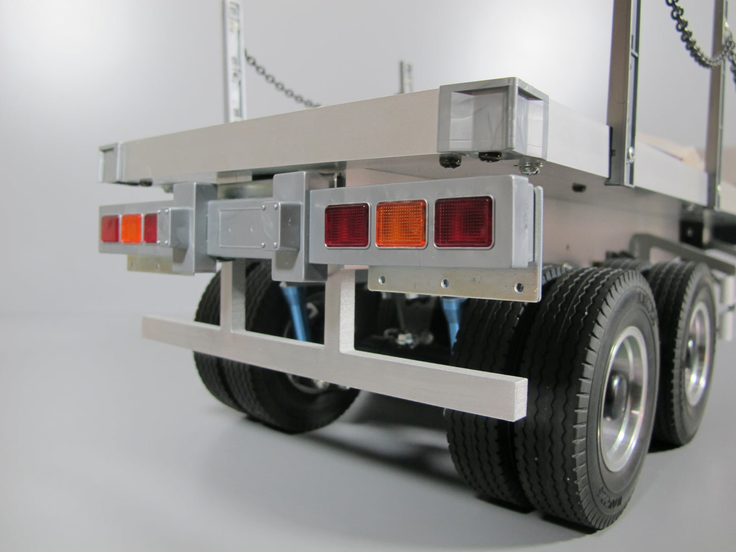 Rear Aluminum Lower Chassis Mount Bumper Protector Bar for Tamiya 1/14 R/C Toy Semi Tank Fuel Box Trailer Flatbed