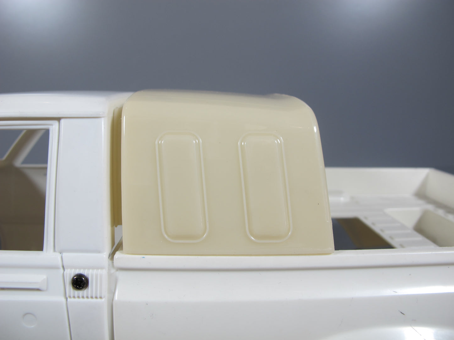 Rear Bed Topper Half Cover for Tamiya R/C Toy 1/10 Toyota Bruiser Hilux Mountaineer Trailfinder Super Clodbuster Truck