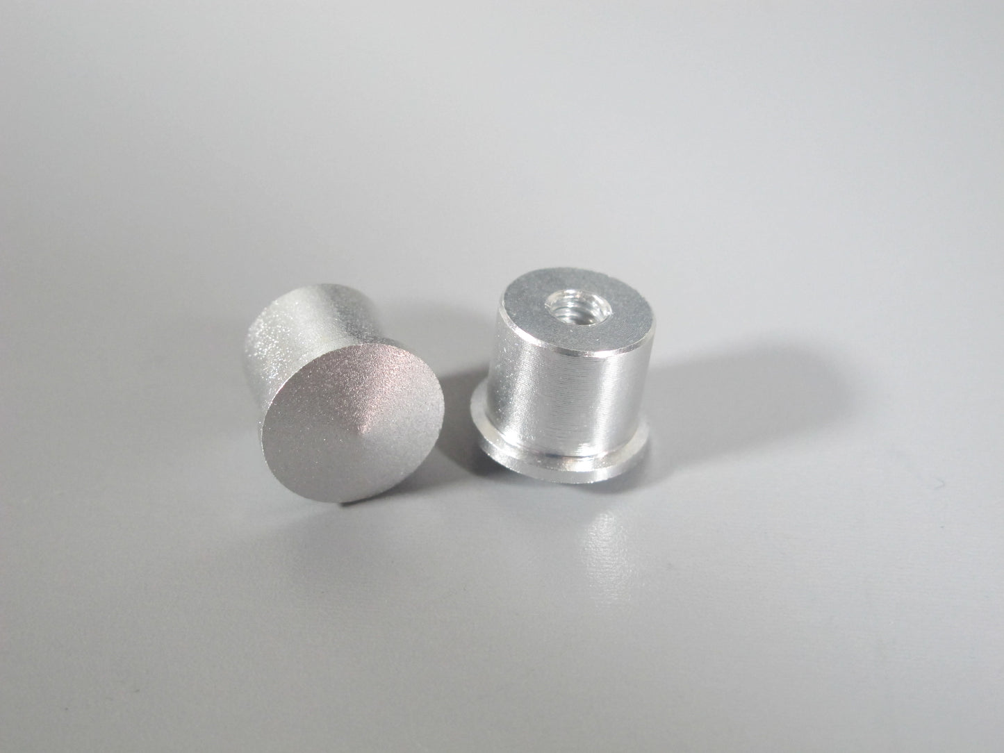 Pair Aluminum Front Hub Wheel Lock Nut for Tamiya 1/14 Globeliner King Hauler Grand Hauler Knight Hauler Scania Actros Volvo