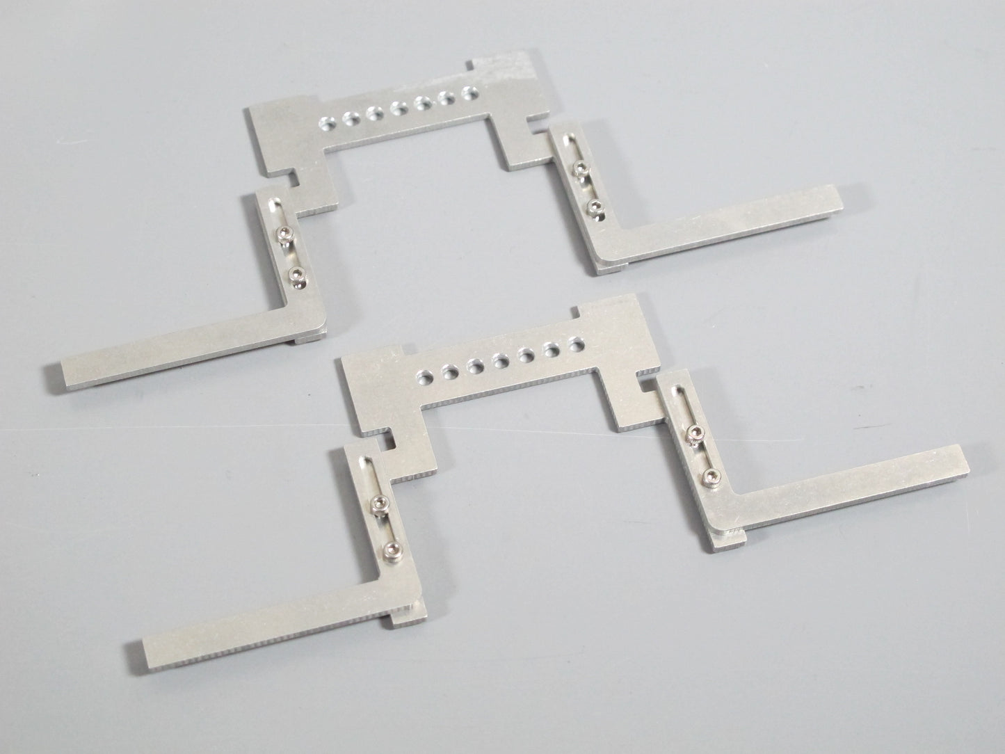 Pair Aluminum Fender Frame Chassis Lower Mount Bracket for Tamiya R/C Toy 1/14 Semi King Hauler Grand Hauler Globeliner