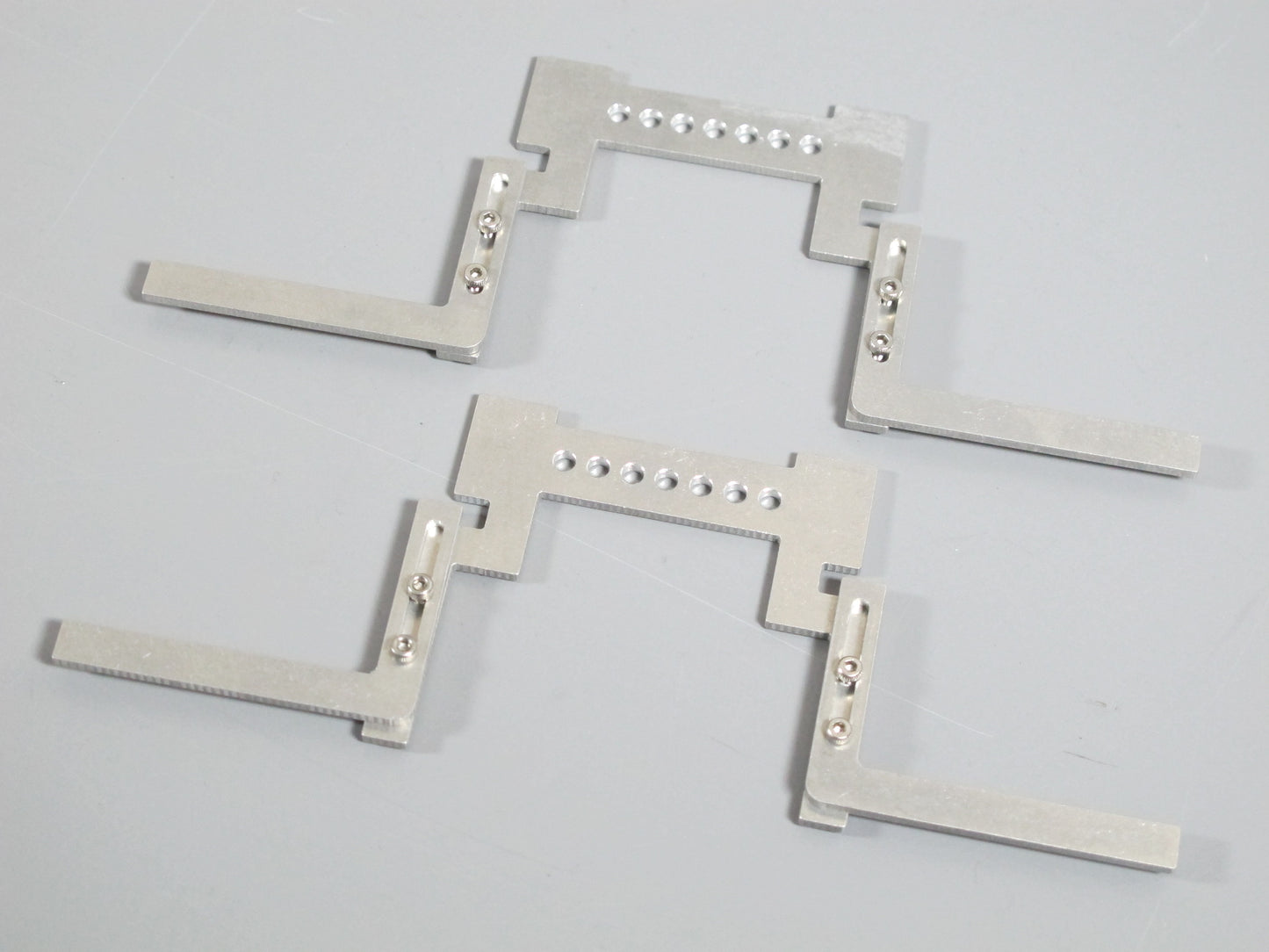 Pair Aluminum Fender Frame Chassis Lower Mount Bracket for Tamiya R/C Toy 1/14 Semi King Hauler Grand Hauler Globeliner