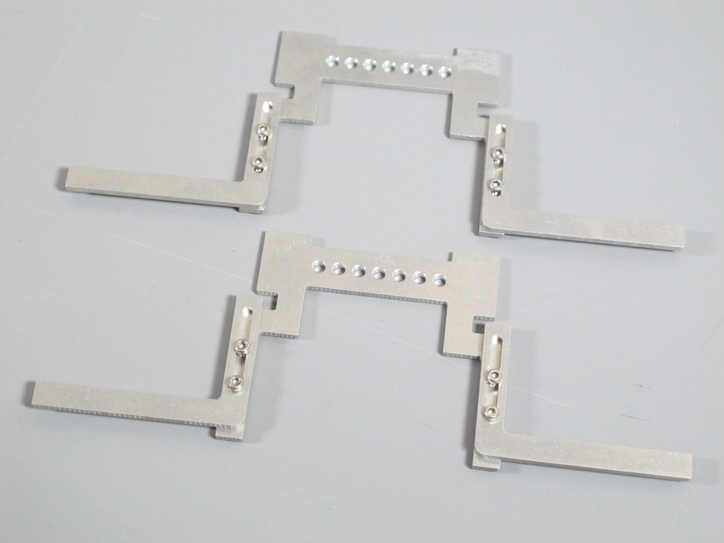 Pair Aluminum Fender Frame Chassis Lower Mount Bracket for Tamiya R/C Toy 1/14 Semi King Hauler Grand Hauler Globeliner