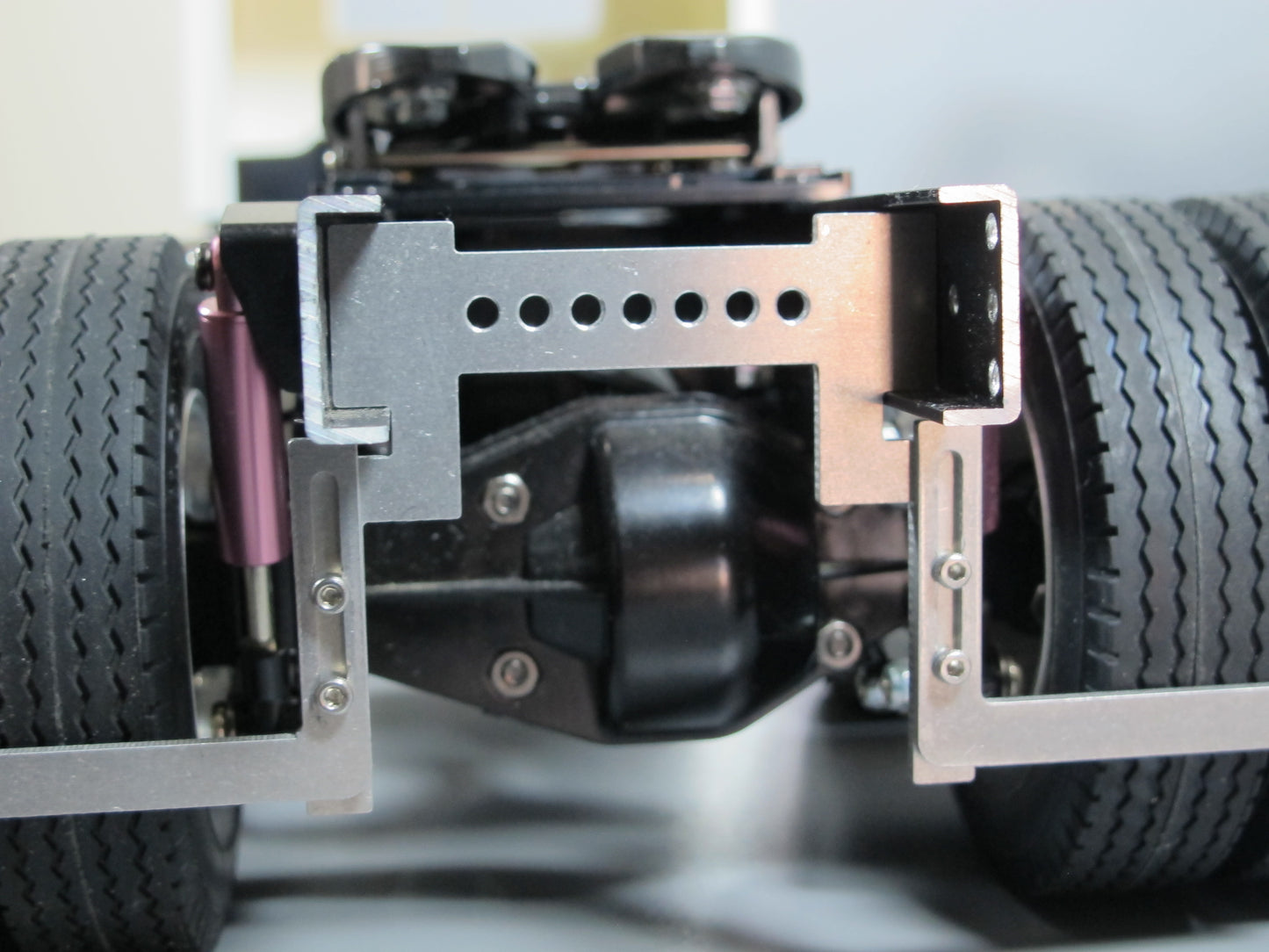 Pair Aluminum Fender Frame Chassis Lower Mount Bracket for Tamiya R/C Toy 1/14 Semi King Hauler Grand Hauler Globeliner