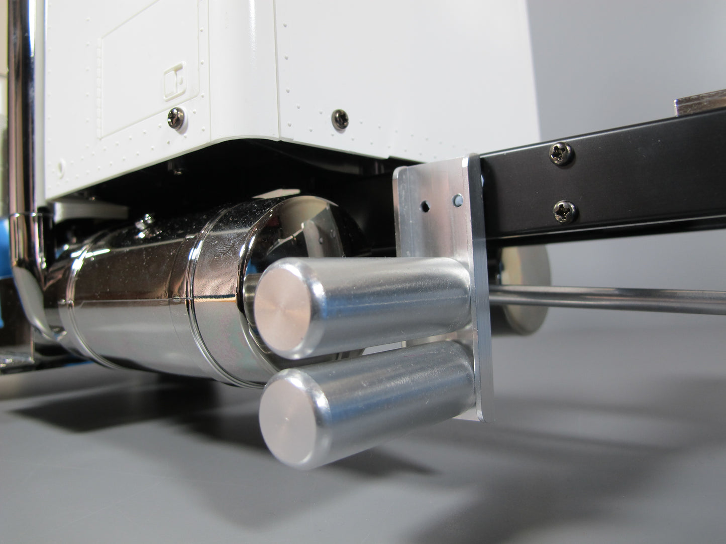 Aluminum Simulate Dual Air Oil Tank Mount Bracket for Tamiya Toy R/C 1/14 King Hauler Knight Hauler Grand Hauler Globeliner Scania Cascadia Volvo