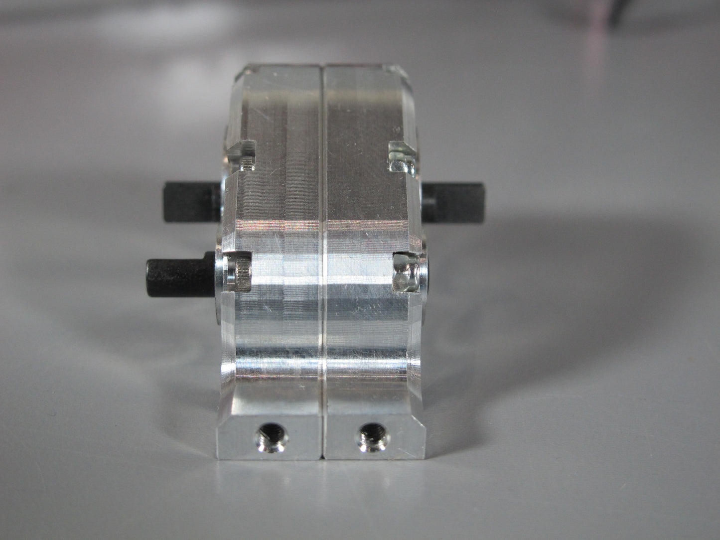 Aluminum Chassis Mount Transfer Case 2:1 Reduction Auxiliary Transmission Gear Box for Tamiya R/C 1/14 1/10 King Hauler Grand Hauler Knight Hauler Cascadia Aeromax Globeliner Scania Actros