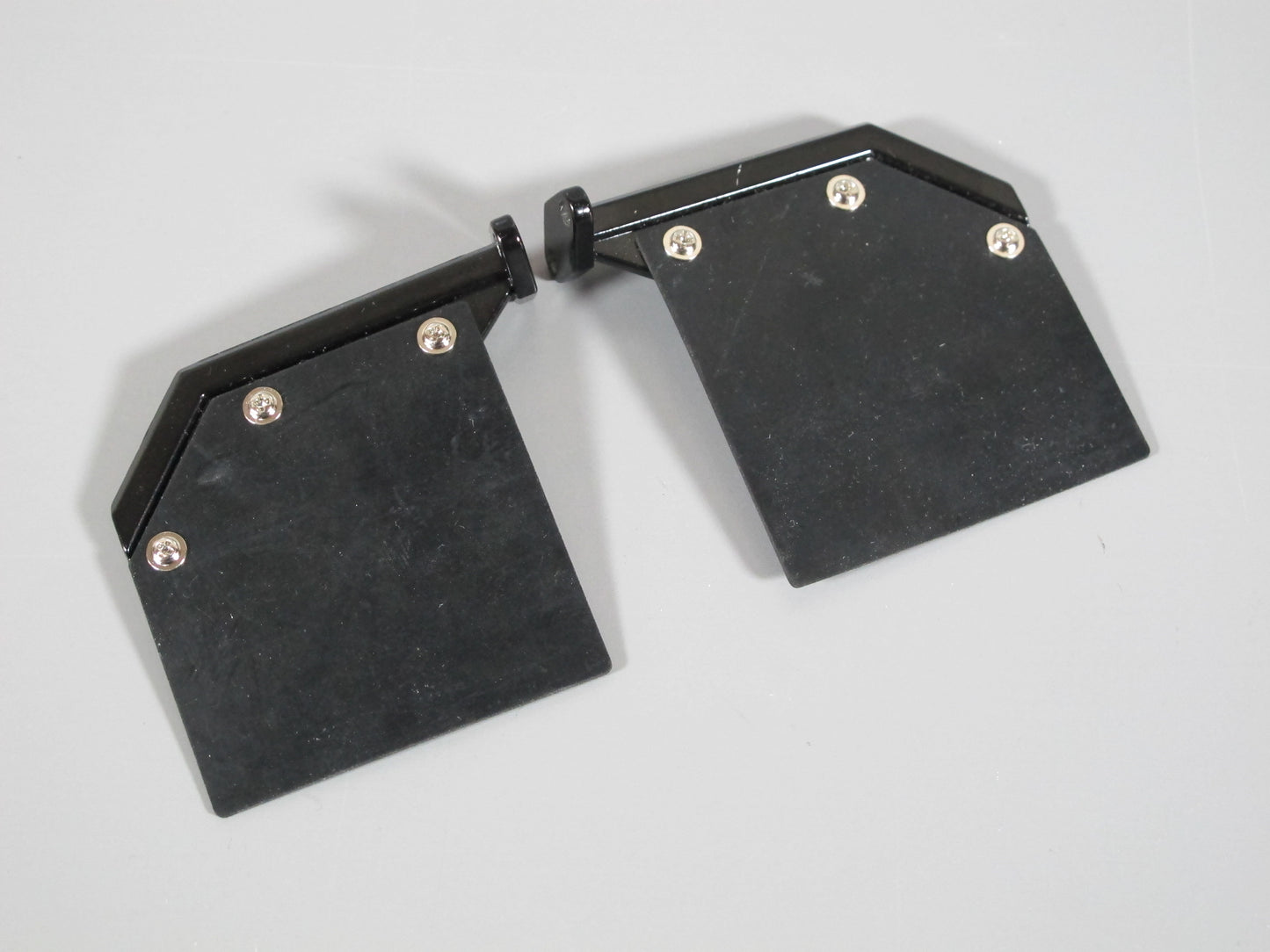 Pair Aluminum Angle Style Hanger with Black Mud Flap Guard for Toy Semi Tamiya R/C 1/14 Globeline King Knight Grand Hauler Cascadia Aeromax