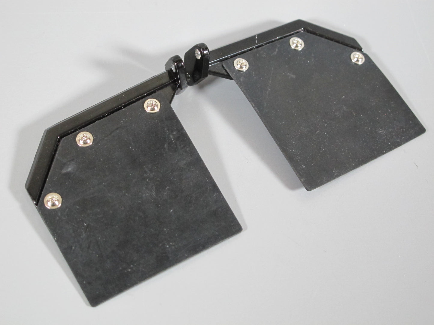 Pair Aluminum Angle Style Hanger with Black Mud Flap Guard for Toy Semi Tamiya R/C 1/14 Globeline King Knight Grand Hauler Cascadia Aeromax