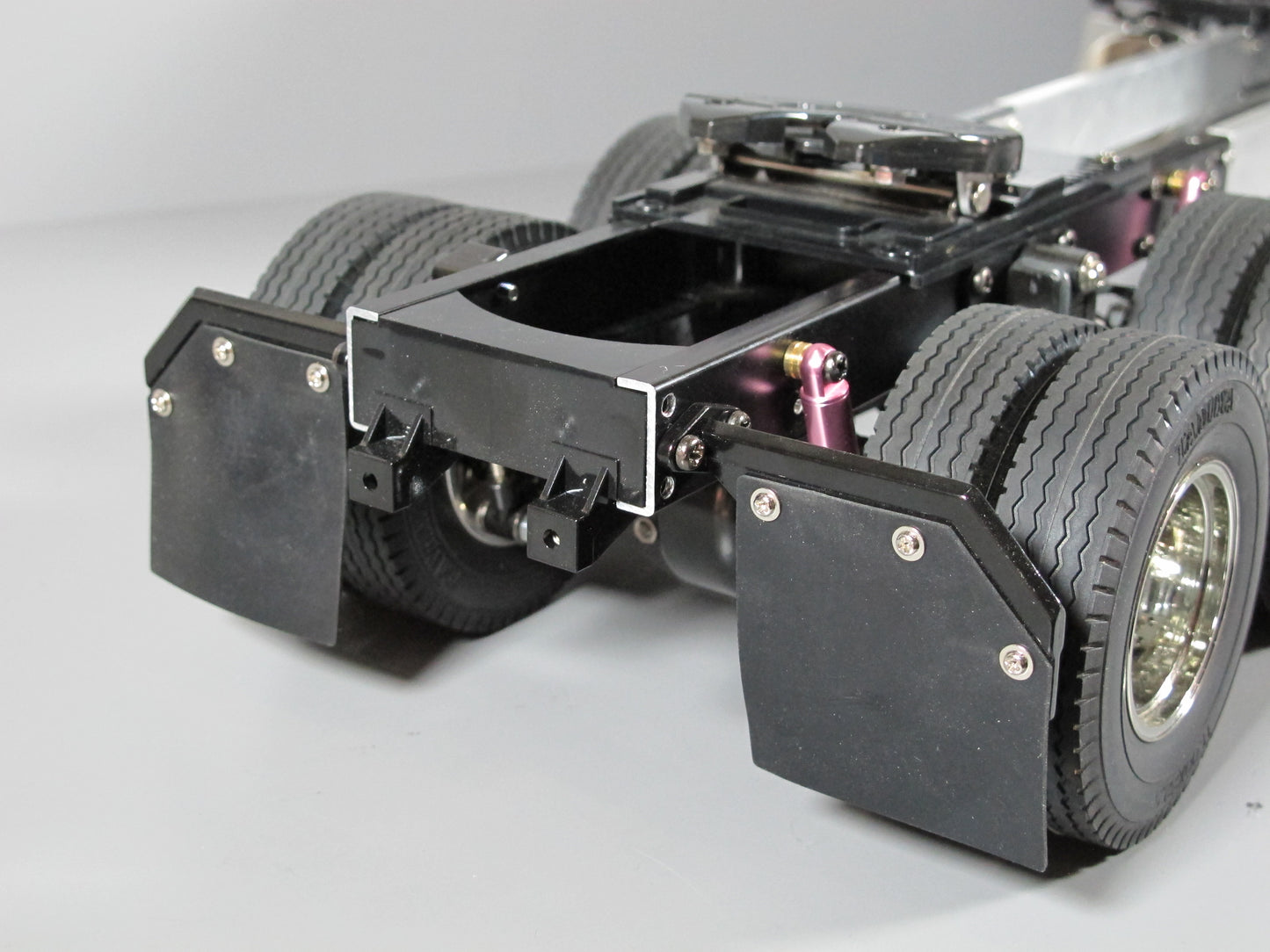 Pair Aluminum Angle Style Hanger with Black Mud Flap Guard for Toy Semi Tamiya R/C 1/14 Globeline King Knight Grand Hauler Cascadia Aeromax