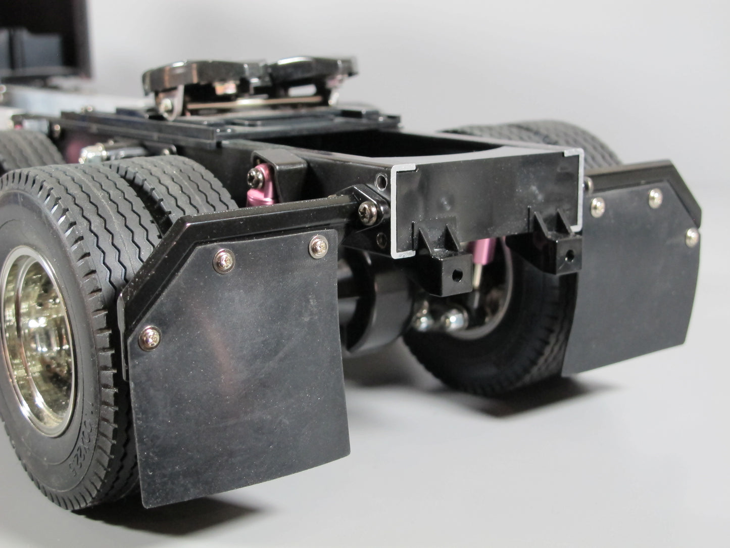 Pair Aluminum Angle Style Hanger with Black Mud Flap Guard for Toy Semi Tamiya R/C 1/14 Globeline King Knight Grand Hauler Cascadia Aeromax